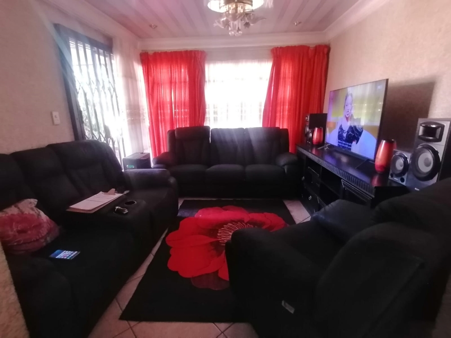3 Bedroom Property for Sale in Geelhoutpark North West